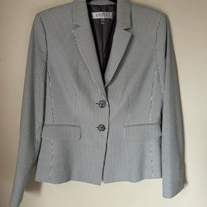 Kasper Womens Suit Blazer gray 

White Stripe size 4 new not tags
